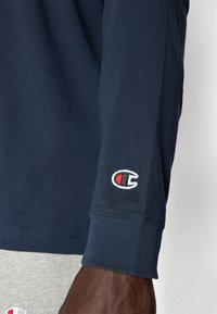 Champion ICONS CONTRAST CREWNECK LONG SLEEVE  - Langarmshirt - navy