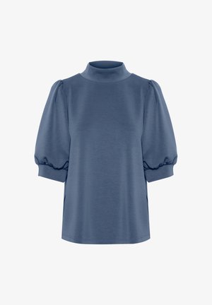 Modra, kratka majica s kratkimi rokavi, visoko ovratnikom in napihnjenimi rokavi. Narejena iz mehkega materiala z gladko teksturo in sproščenim krojem.