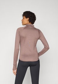 New Balance ATHLETICS GRID 1/2 ZIP - Hosszú ujjú felső - earth shadow heather
