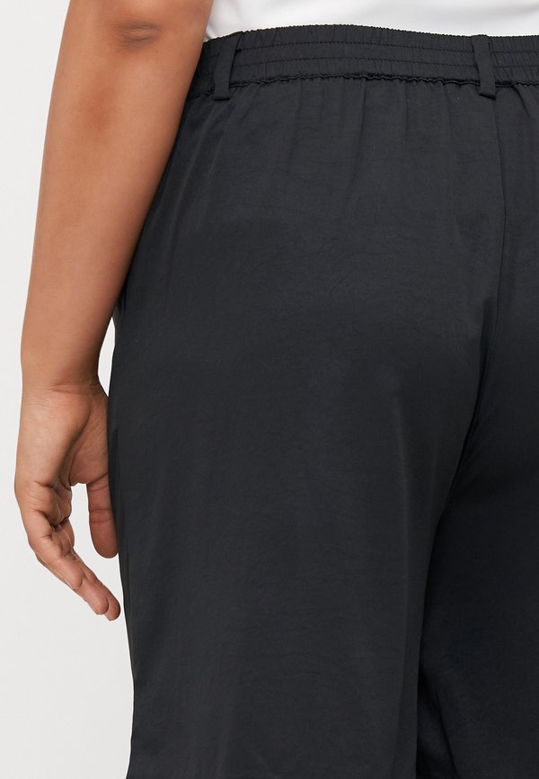 CARMANITA BERMUDA  - Shorts3