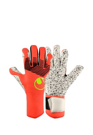 Coppia di guanti da portiere arancione brillante con dettagli neri e verde neon, palme bianche lavorate con macchie nere e cinturini regolabili al polso.