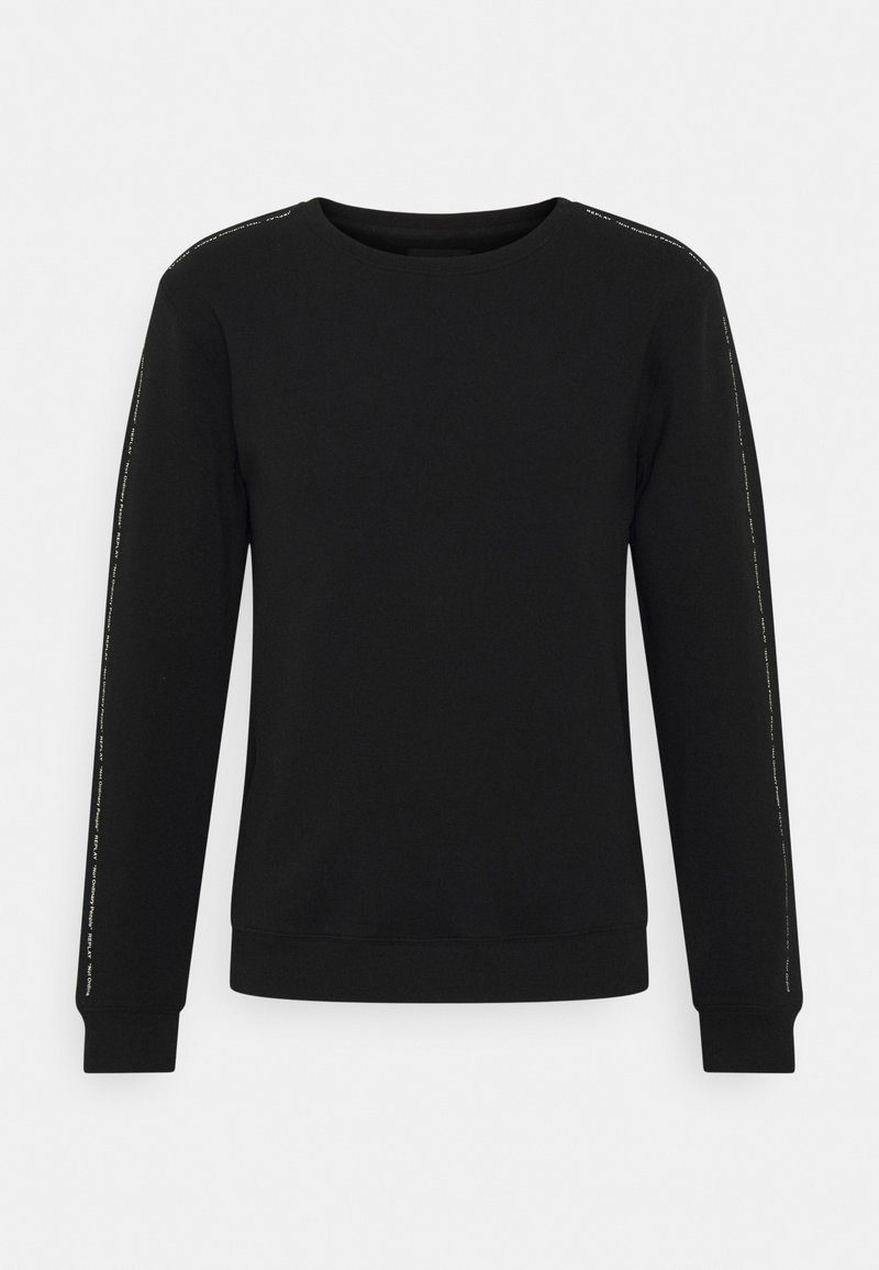 Svart sweatshirt tillverkad av mjukt material med långa ärmar, rundad halsringning och reflekterande detaljer längs axlarna.