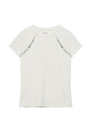 Svetlo siva majica s kratkimi rokavi in okroglim izrezom ter dekorativnimi poševnimi vrstami majhnih srebrnih sequink blizu ramen.