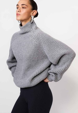 - Sweter