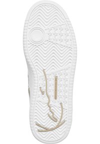 Fehér sneaker talp zigzag és négyzet alakú barázdákkal, finom bézs márkafelirattal. Simább textúra megerősített gumiszegélyekkel.