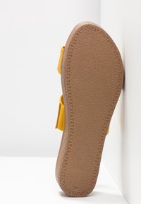 Dorothy Perkins Mules - yellow