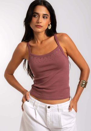 CON TACHUELAS FRONTALES - Top - rosa