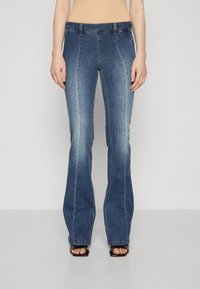 ONLY Tall - ONLWAUW MID FLARED ZIP CUT - Bootcut jeans - medium blue denim Miniatuurafbeelding 1