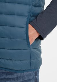 TOG24 GIBSON - Waistcoat - lagoon blue