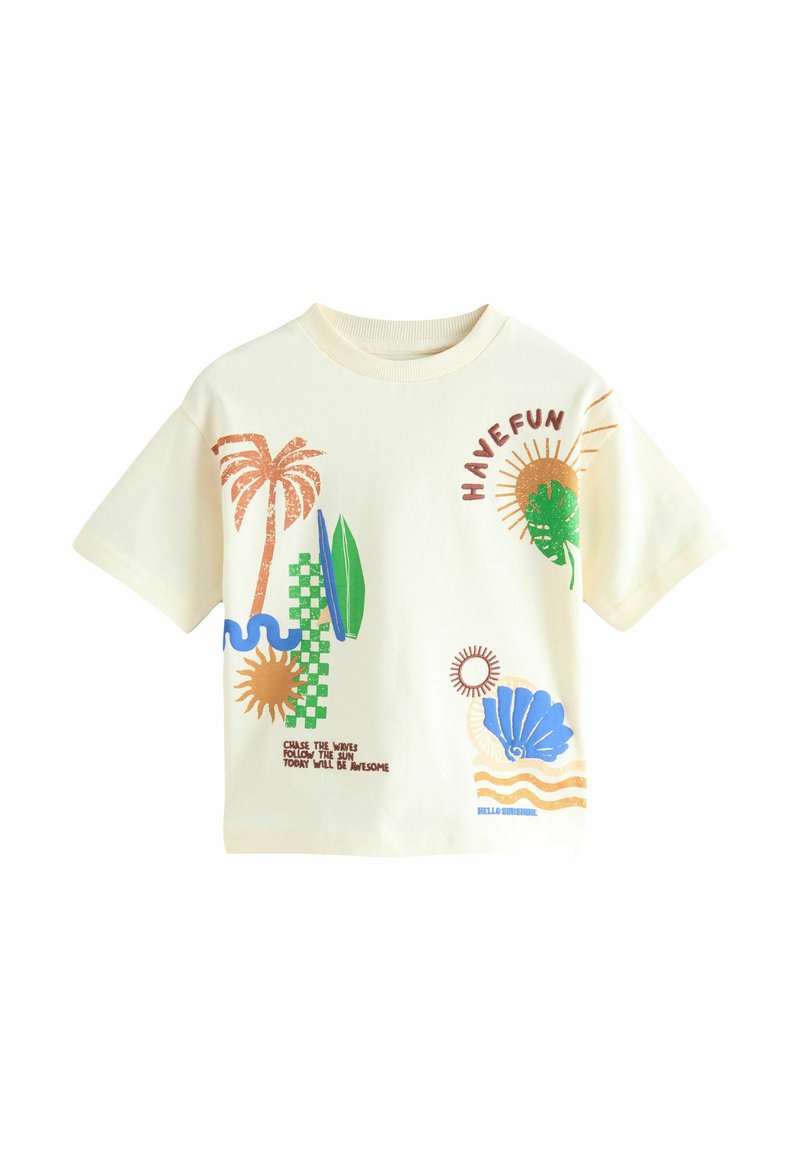 Camiseta de color crema hecha de algodón, con gráficos coloridos de temática tropical que incluyen palmeras, sol, hojas y elementos de texto.
