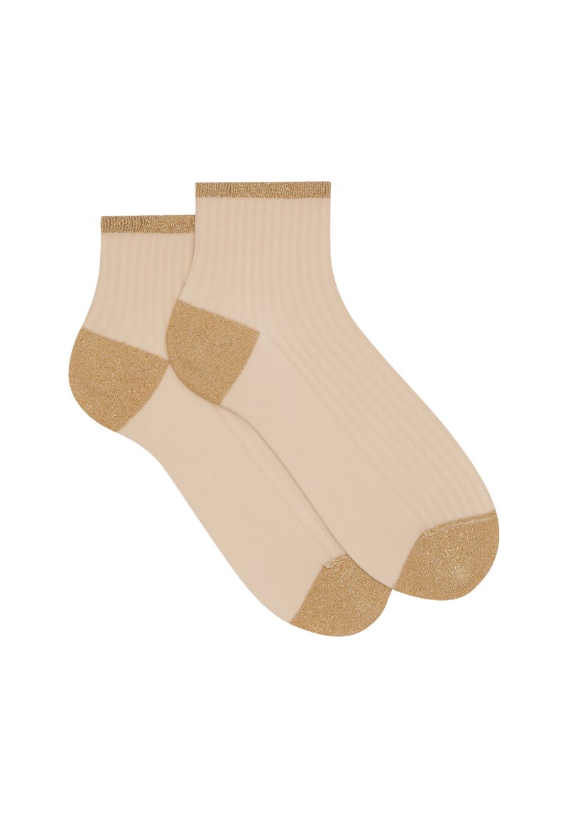 Calze alla caviglia a coste beige con accenti di glitter dorato sul bordo e sulla punta. Materiale morbido, con una finitura testurizzata per un tocco di dettaglio in più.