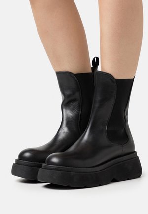 Weekend Max Mara, Bottines à plateau - black
