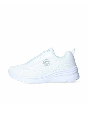Scarpa sportiva bianca con tomaia in mesh, punta arrotondata e suola testurizzata. Presenta lacci piatti e un piccolo logo sul lato.