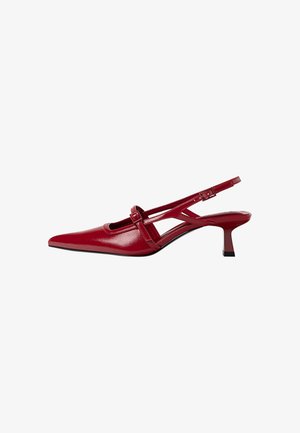 Escarpins rouges en cuir à bride arrière, avec bout pointu, fine bride à la cheville et talon aiguille de hauteur moyenne. Caractérisés par un design ajouré sur les côtés.