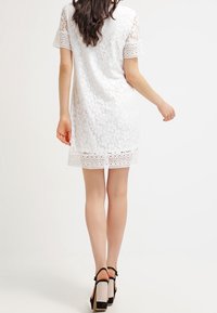 Vero Moda Vestido informal - white