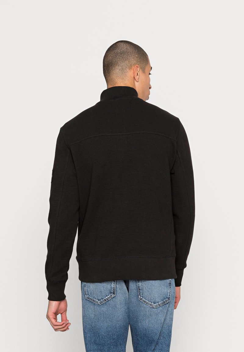 Herren Strickjacken | Calvin Klein Jeans BADGE HALF ZIP Strickpullover black/schwarz - DP94249 Herren Strickjacken | Calvin Klein Jeans BADGE HALF ZIP Strickpullover black/schwarz - DP94249