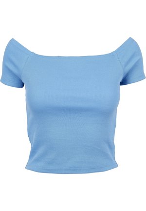 Blå ribbet av-skulder topp med korte ermer; tettsittende design, jevn tekstur og cropped lengde. Enkelt og ensfarget gjennom hele.