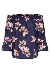 Olallatuksella varustettu pusero tummansinisestä kankaasta, jossa on kukkakuosi. Muita ominaisuuksia ovat röyhelökaulukset ja joustava pääntie rennon istuvuuden takaamiseksi.