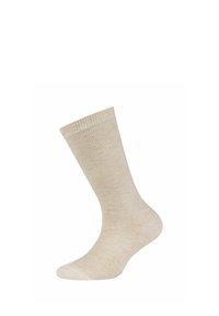 Beige Socken bis zur Mitte der Waden mit einem gerippten oberen Saum und feiner Stricktextur, auf einem weißen Hintergrund präsentiert.