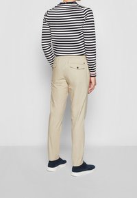 Tommy Hilfiger Broek - stone