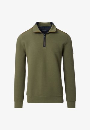 Pullover verde oliva con colletto con zip, texture a coste, maniche lunghe e cuciture di accento arancione lungo le spalle.