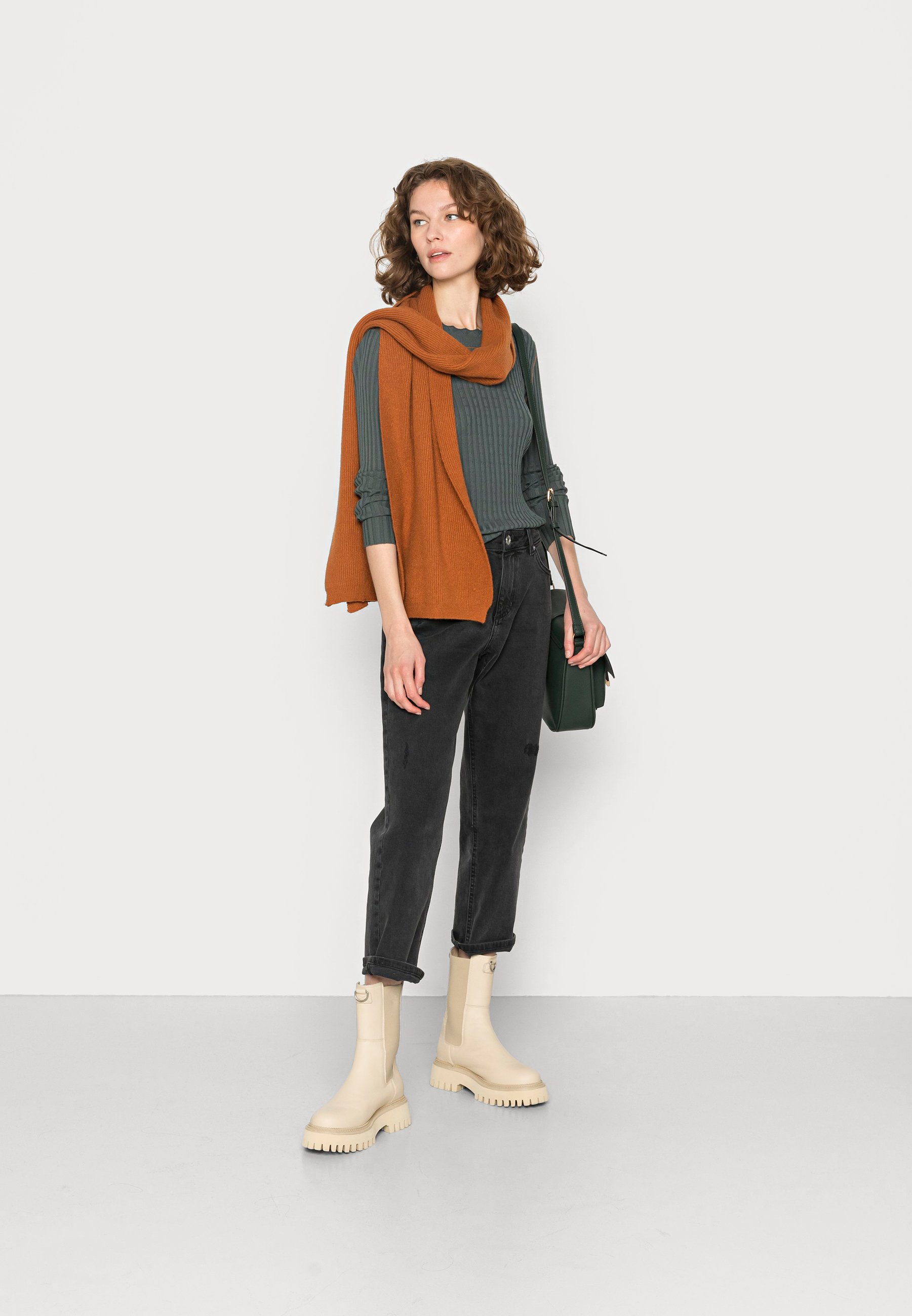 chic urban clothing