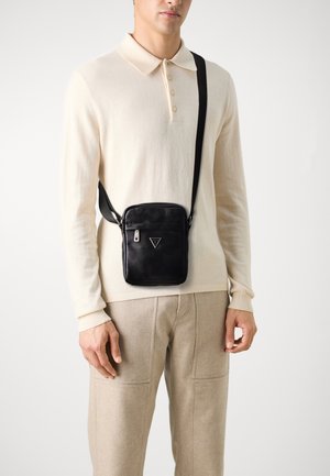 Guess VENEZIA XBODY UNISEX - Torba čez telo - black