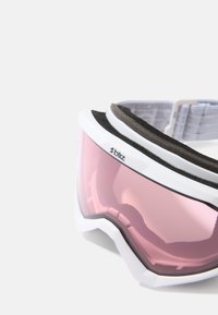 Óculos de esqui com uma armação branca e lentes cor-de-rosa, apresentando um interior em espuma macia e uma faixa de tecido ajustável para um ajuste seguro.