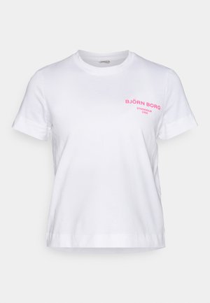 Valge puuvillane T-särk, millel on lühikesed varrukad, ümmargune kaelus ja ees roosa tekst "BJÖRN BORG STOCKHOLM 1956".