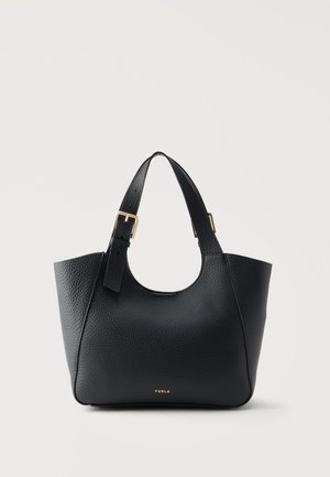 Sort tekstureret læderhåndtaske med justerbare skulderstropper og guldfarvede spænde detaljer, Furla-logo i guld midt foran.