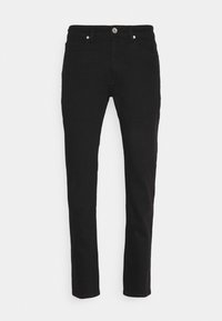 Svarta slim-fit jeans med framknapp och dragkedja, bältesöglor och främre fickor, uppvisade mot en enfärgad vit bakgrund.