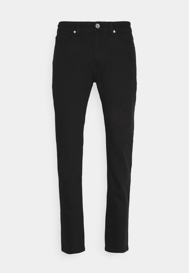 Svarta slim-fit jeans med framknapp och dragkedja, bältesöglor och främre fickor, uppvisade mot en enfärgad vit bakgrund.