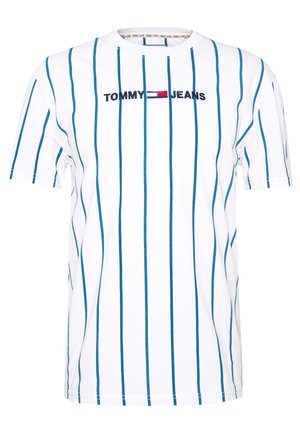Biała koszula z krótkim rękawem, z niebieskimi pionowymi paskami, z napisem i logo "TOMMY JEANS" na środku klatki piersiowej.