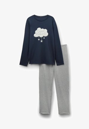 Marineblaues Langarmoberteil mit Grafik eines Wolkenmotivs "Sweet dreams"; kombiniert mit grauen, weichen, enganliegenden Schlafanzughosen. Aus Baumwollmischgewebe.