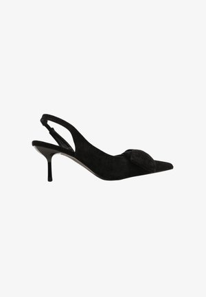 Escarpin à bride arrière en daim noir avec un bout pointu et un détail en nœud sur le cou-de-pied. Présente un talon stiletto et une finition texturée.