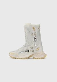NUCLEO BOOT UNISEX - Platform csizmák - silver-coloured/yellow