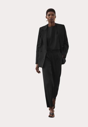 Marks & Spencer, STRAIGHT, czarny