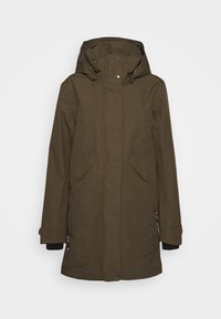 Manteau d'hiver long à capuche vert foncé avec poches avant et fermetures à boutons-pression, présenté sur un fond clair uni.