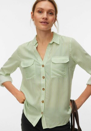 VMBUMPY NEW NOOS - Nööpidega pluus - mistletoe