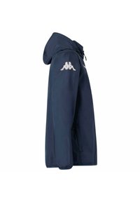 Marinblå vattentät jacka med huva, med en broderad logotyp på vänster ärm och elastiska muddar för en säker passform.