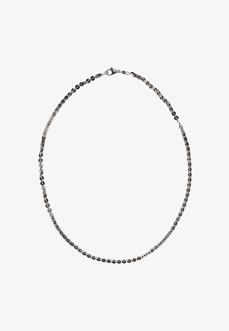 Sølv kædengan med et delikat, sammenflettet mønster, udstyret med en lynlås lukning og en glat, poleret overflade.