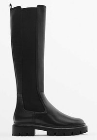 Botte noire montante jusqu'au genou, avec un avant en cuir lisse et un arrière en tissu texturé, dotée d'une semelle épaisse et de détails de couture minimalistes.