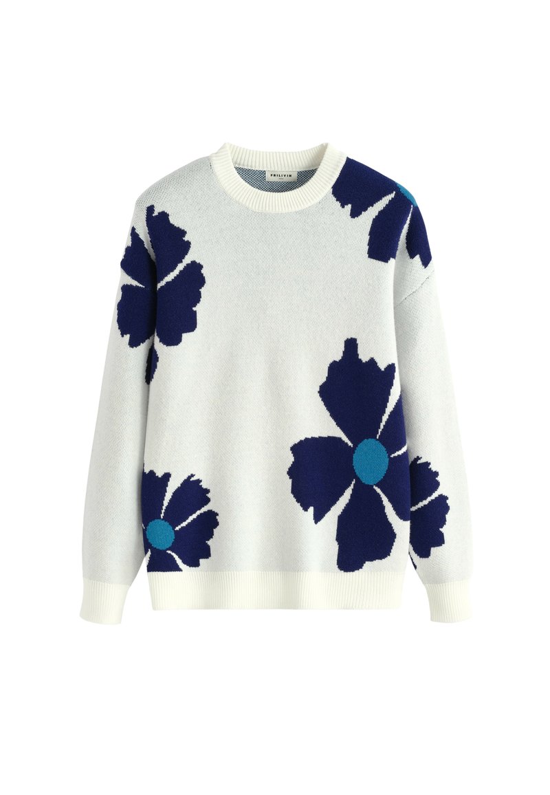 Pull en tricot blanc orné de grandes fleurs bleu marine avec des centres turquoise, col rond et manches longues.
