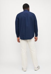 Tommy Hilfiger SOLID HERITAGE OXFORD  - Shirt - preppy navy/desert sky solid