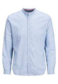 Chemise bleu clair à manches longues avec col officier, fermeture à boutons sur le devant et texture subtile. Dotée de boutons blancs et d'un motif contrastant à l'intérieur du col.