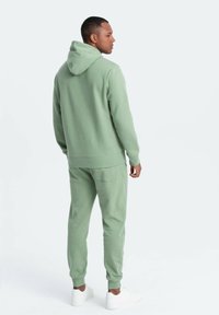 Ombre SET OF KANGAROO  - Chándal - green