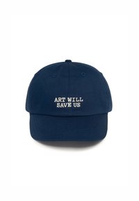 Marineblaue Baumwoll-Baseballmütze mit gebogenem Schirm und gesticktem Text "KUNST WIRD UNS RETTEN" in Weiß, zentriert auf der Vorderseite.