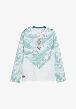 Maillot de football à manches longues avec des motifs en vagues blanches et teal clair, écusson de l'équipe nationale du Portugal et logo Puma centrés sur la poitrine.