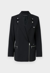 Blazer nero su misura con accenti in metallo argentato, dotato di colletto a punta, tasche frontali con zip e un design asimmetrico.