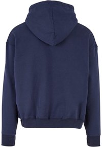 Felpa con cappuccio blu navy, con un grande cappuccio, vestibilità relax, polsini e orlo a costine. Tessuto di cotone morbido senza loghi o motivi visibili.
